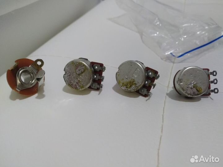 Комплектующие для электрогитары