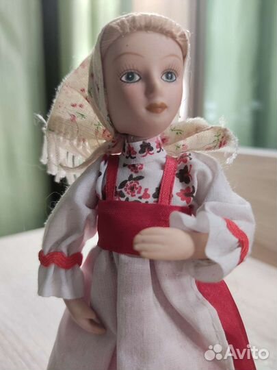 Кукла фарфоровая коллекционная