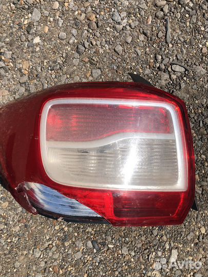Задняя левая фара на renault logan 2