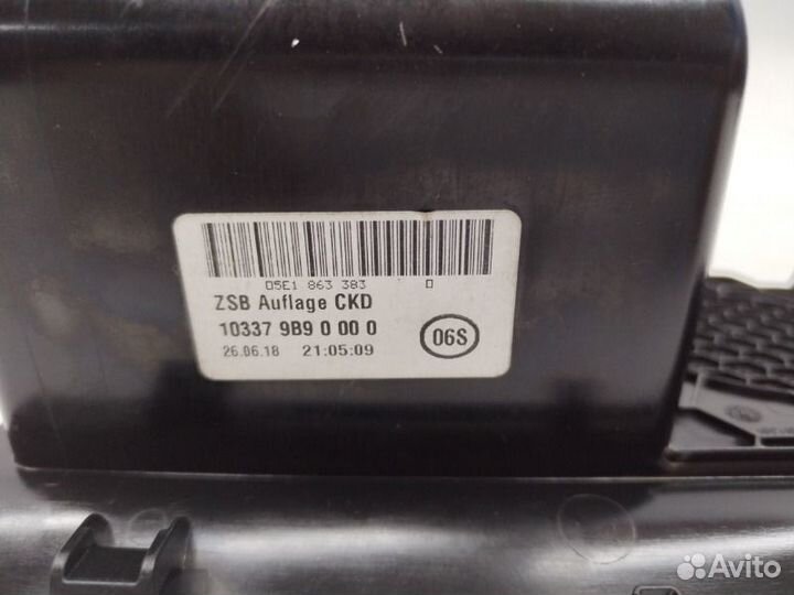 Ящик консоли Skoda Octavia A7