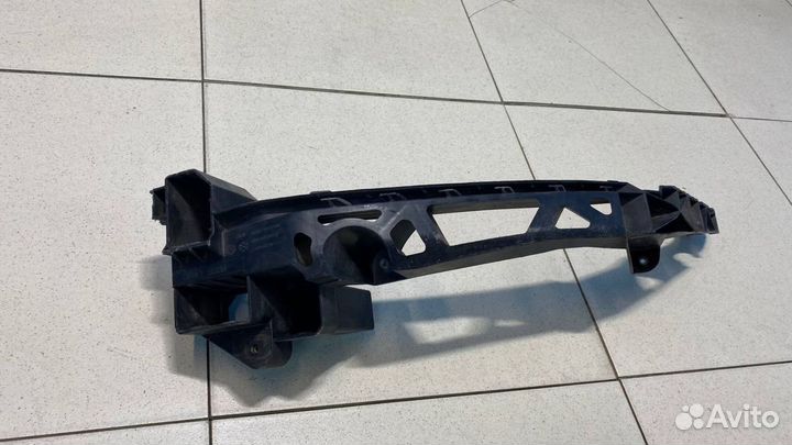 Кронштейн крепления фары Лев. Audi Q3