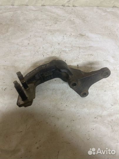 Кронштейн крепления двигателя Kia Spectra седан