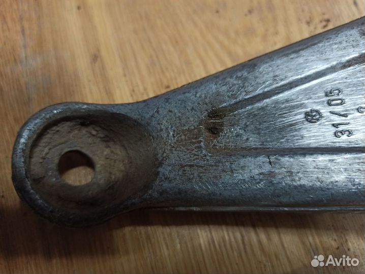 Кронштейн двигателя левый BMW E30