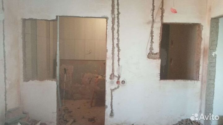 Демонтаж стен, зданий, строений