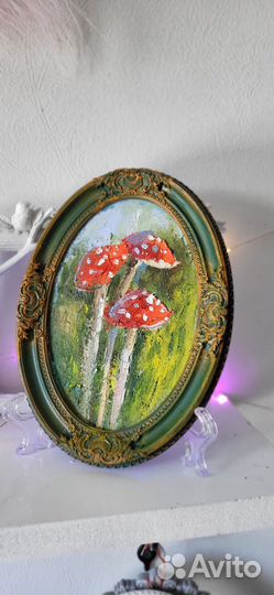 Мухоморы маленькая картина маслом в гипсовой рамке