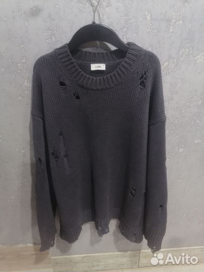 Свитер с разрезами в стиле гранж