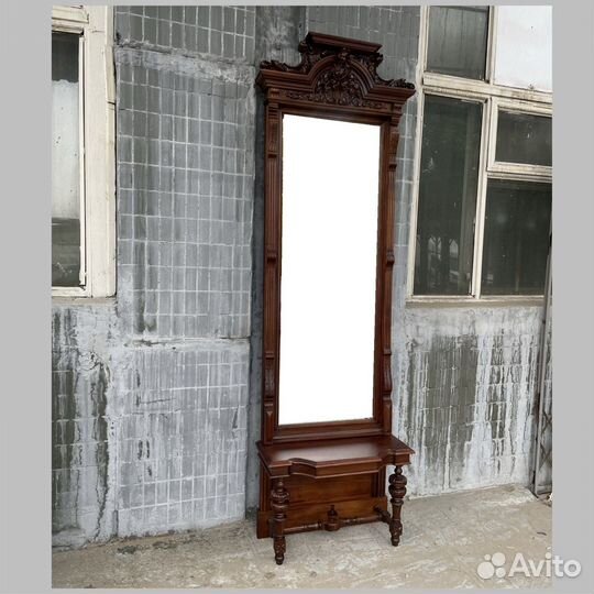 Зеркало старинное на консоли 0232