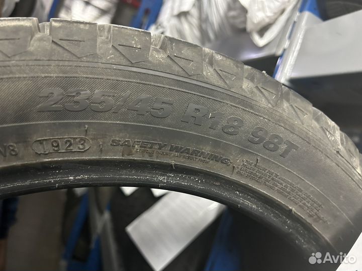 Kumho 722 235/4.5 R18 19