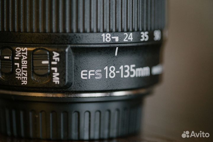 Объектив Canon 18-135 IS