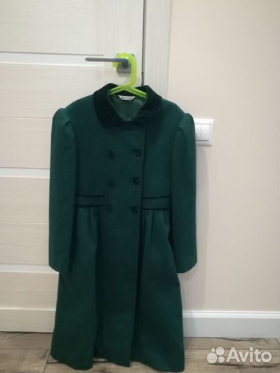 Пальто для девочки новое