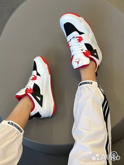 Кроссовки женские