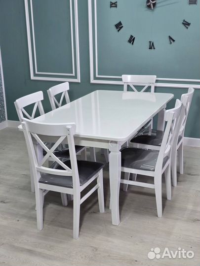Стол и стулья в гостиную. В наличии