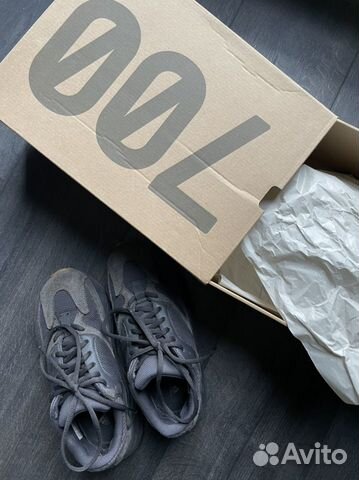 Adisas Yeezy boost 700