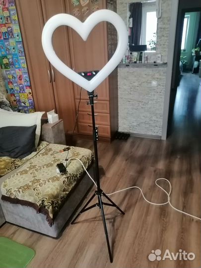 Кольцевая лампа в виде сердца