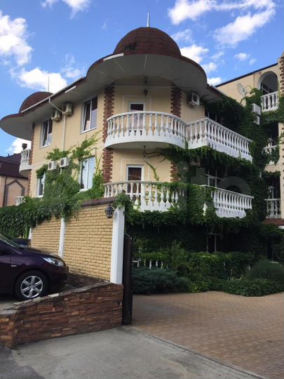 Дом 950 м² на участке 7 сот.