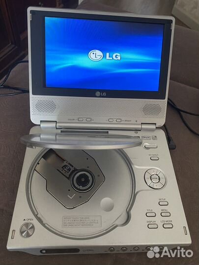 Портативный видеопроигрыватель LG DP-BS930