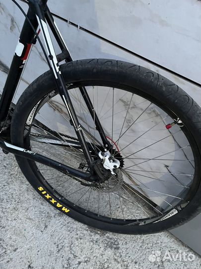 Велосипед specialized myka 17 рама 26 колеса