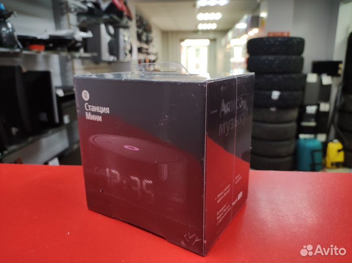 Умная колонка Яндекс Станция Мини с часами с Алисо