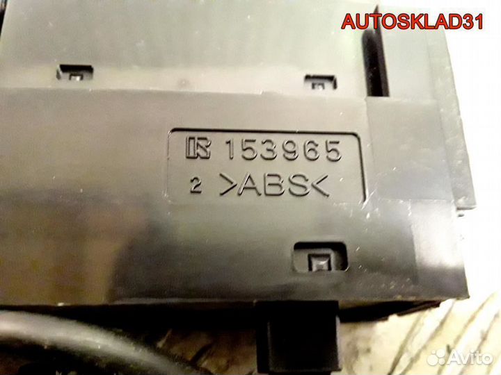 Кнопка аварийной сигнализации Toyota Corolla Verso