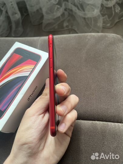 Телефон iPhone se 2020 64 gb