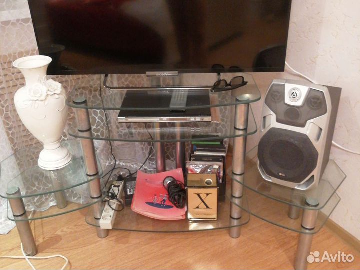 Стеклянная тумба под тв