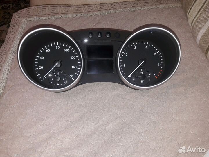 Щиток приборов на GL мерседес