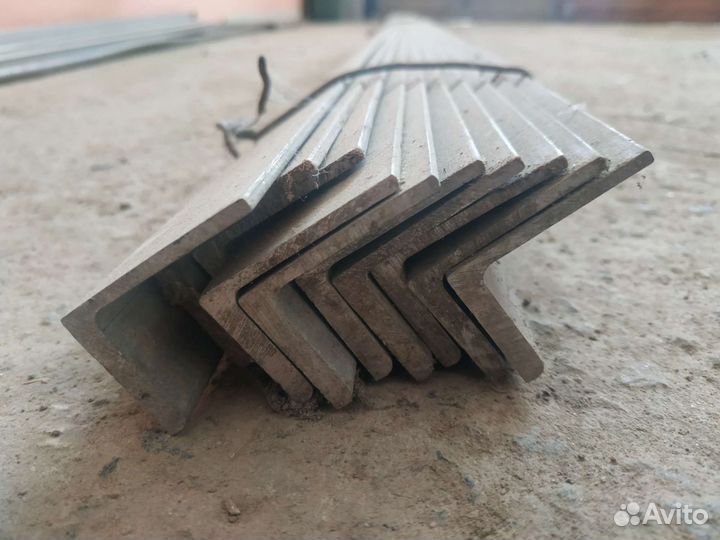 Уголок алюминиевый