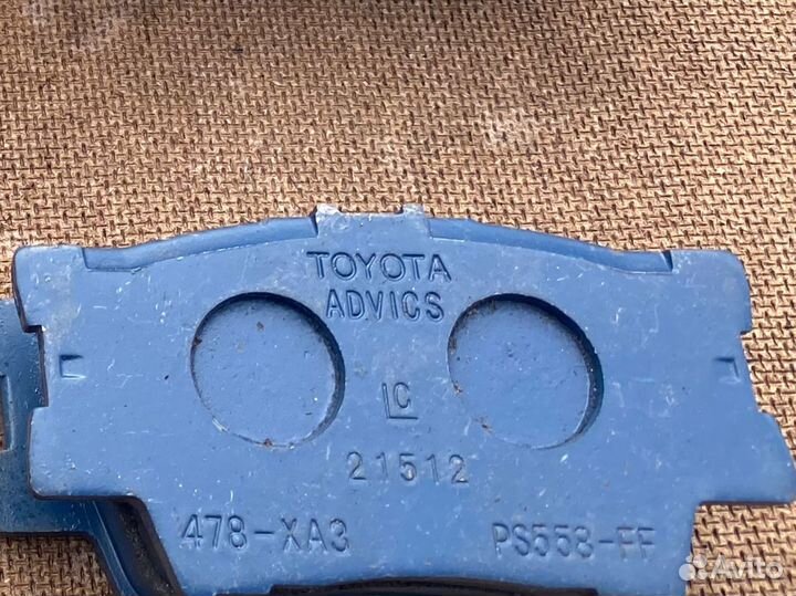 Колодки задние новые оригинал Rav4