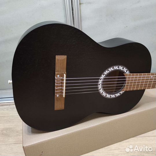 Гитара новая классическая