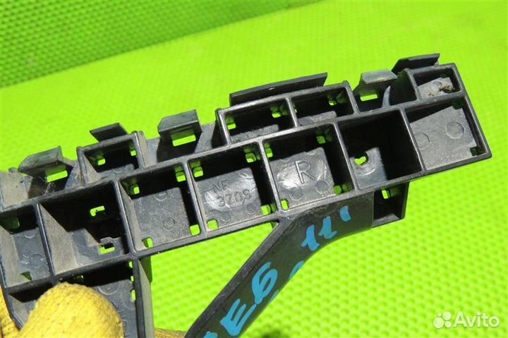 Крепление бампера переднее правое Honda Fit GE6