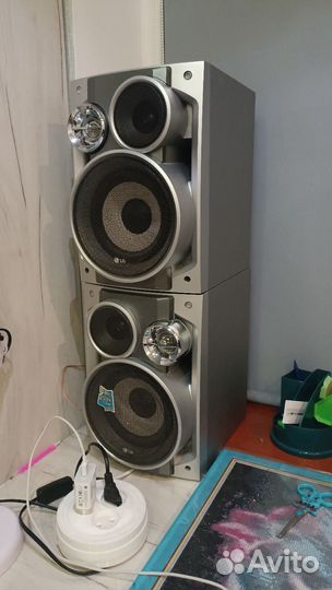 Акустические колонки LG