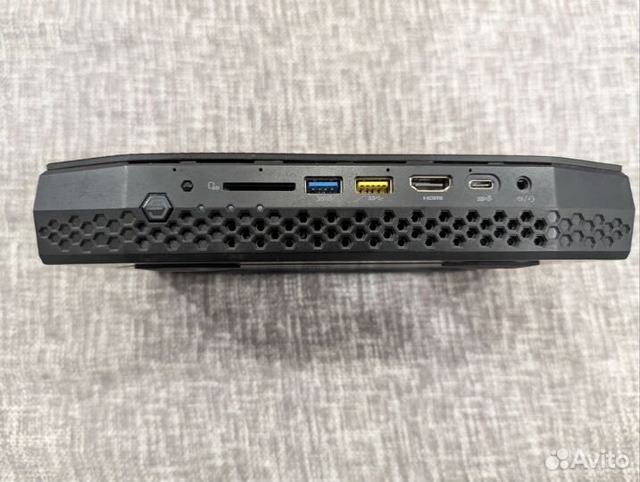 Платформа Intel NUC8I7HNK2 Hades Canyon NUC
