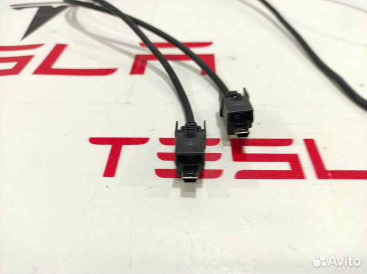 Кабель USB Tesla Model S 2016 1004815-08-B