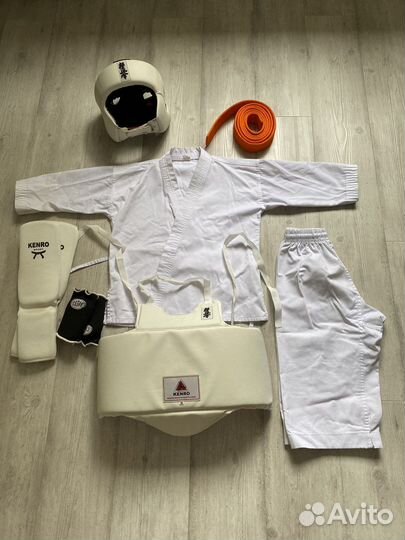 Кимоно, шлем, жилет для спаринга, щитки, пояс