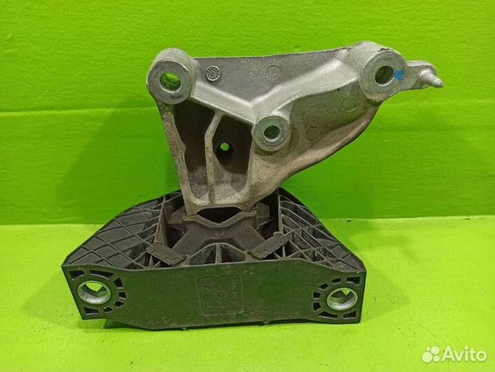 Опора двигателя правая Renault Logan 2 K7MA812