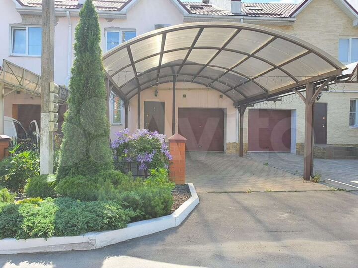 Таунхаус 220 м² на участке 4 сот.