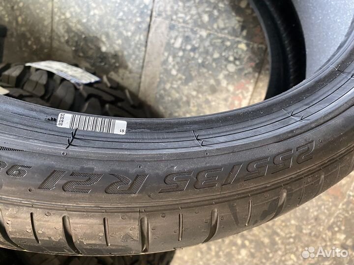 Pirelli P Zero PZ4 255/35 R21 98Y