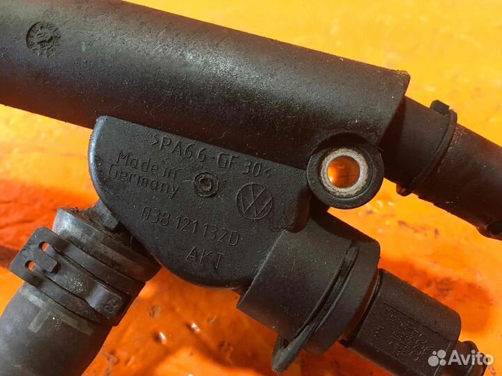 Патрубок (трубопровод, шланг) OEM:038121132d Skoda