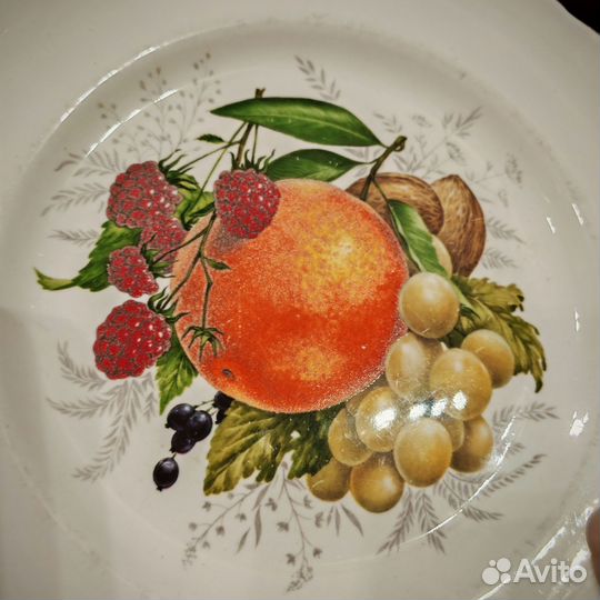 Антиквариат из Европы. Тарелка с фруктами