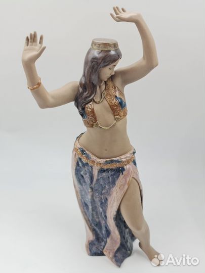 Фарфоровая статуэтка Liadro 