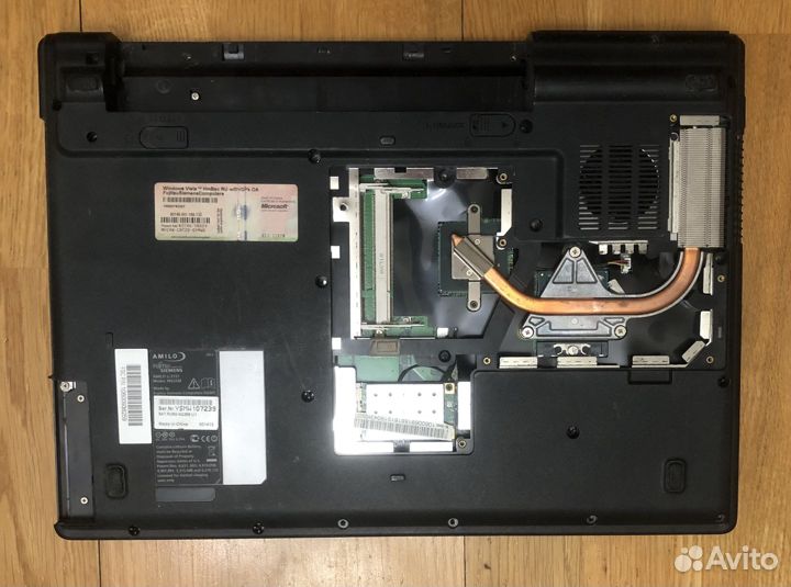 Ноутбук Fujitsu Siemens Amilo Li2727