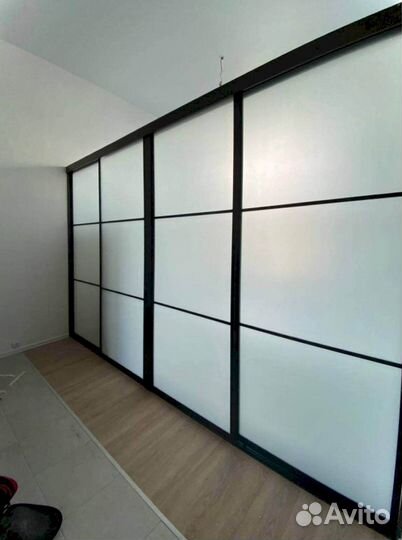 Раздвижная перегородка с матовым стеклом