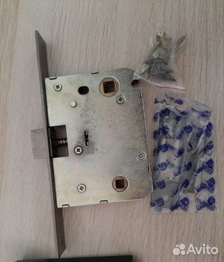 Дверной замок врезной сантехнический