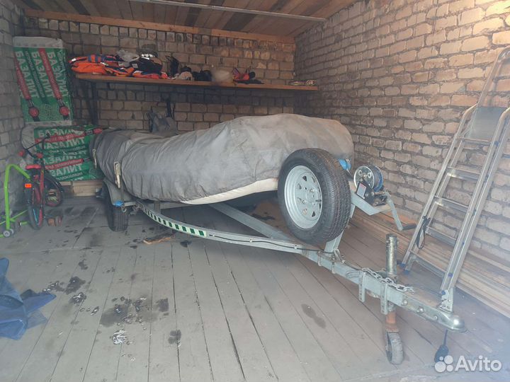 Продам пвх лодку с мотором