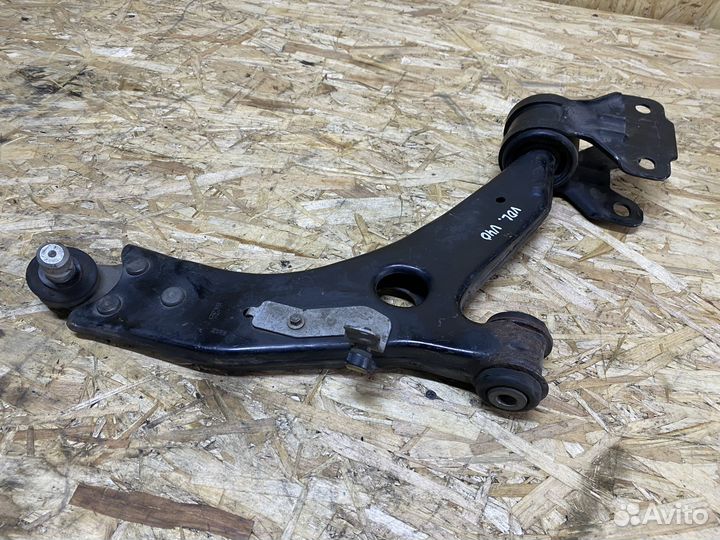Передний правый рычаг Volvo V40