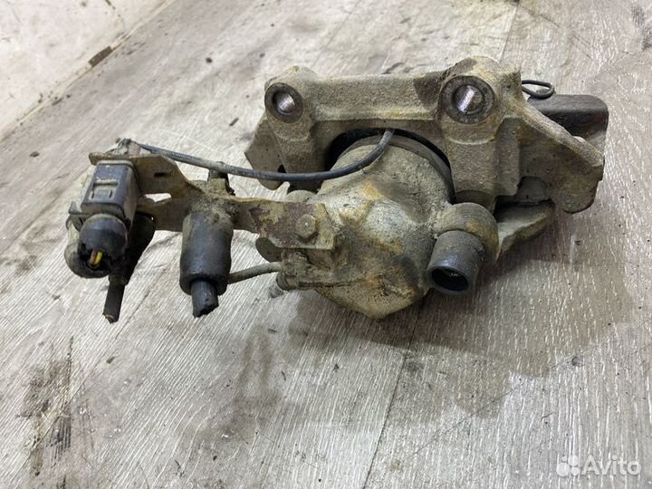 Суппорт тормозной передний левый Audi A6