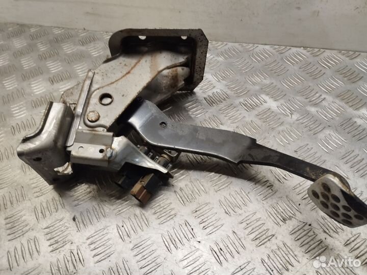 Педаль тормоза с датчиками Nissan x-trail t30