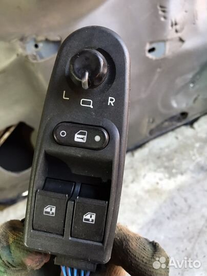 Блок кнопок управления стеклоподъемниками