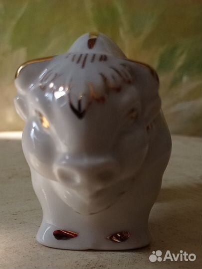 Форфоровая статуэтка Бычок