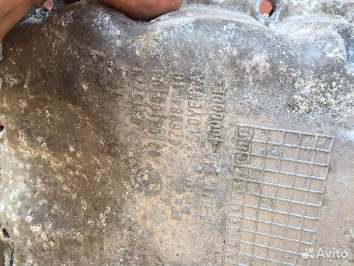 Поддон оригинал BMW X5 F15 2016 г. 3.0 TDI